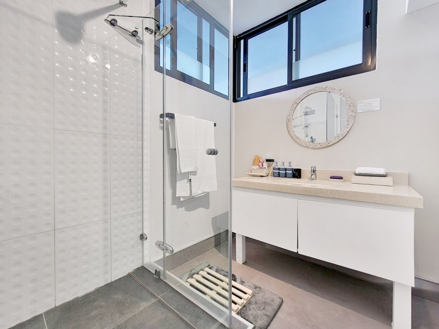 To Let 7 Bedroom Property for Rent in Camps Bay Western Cape